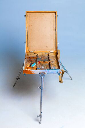 Empty grunge easelの写真素材