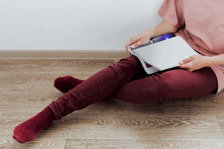 woman reading a magazineの写真素材