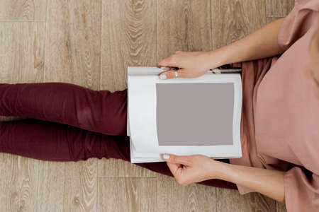 woman reading a magazineの写真素材