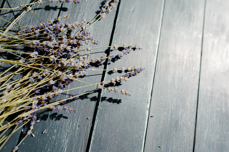lavender flowers on white wood table backgroundの写真素材