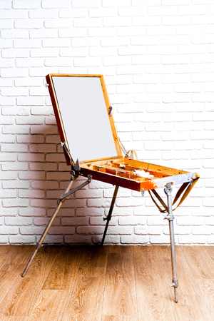 Empty grunge easelの写真素材