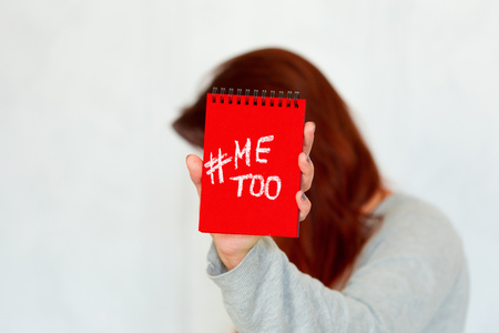 woman showing a note with the text me tooの写真素材