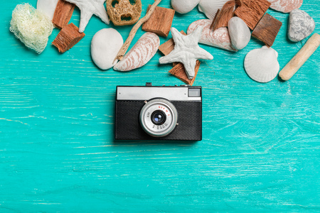 Old retro camera on wooden table backgroundの写真素材