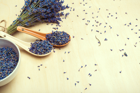 spoon of dry lavendersの写真素材