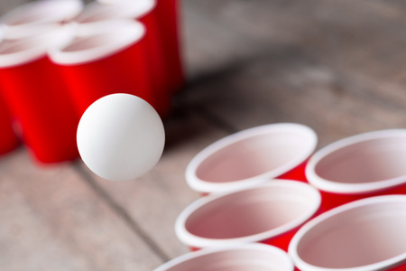 Game Beer Pong on wooden tableの写真素材