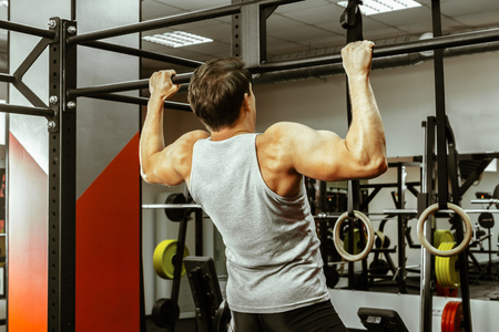 Man workingout in the local gym