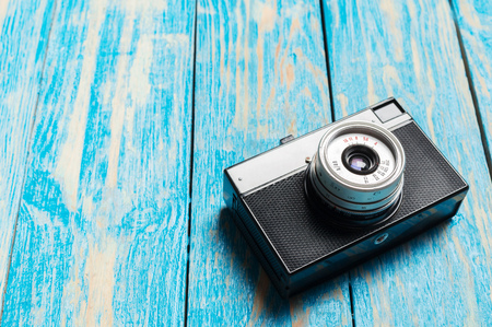 Old retro camera on wooden table backgroundの写真素材