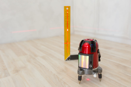 Laser level measuring tool