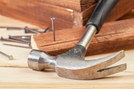 Hammer and nails on wood backgroundの写真素材