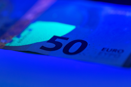 checking money close upの写真素材