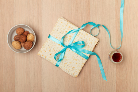 Matzo, Matzoth for Jewish Passover, Wooden background close upの写真素材