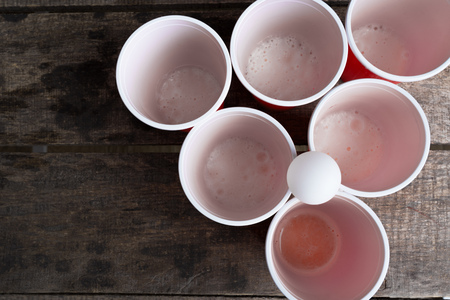 Game Beer Pong on wooden tableの写真素材