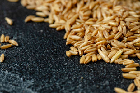 Raw uncooked whole oats grain close upの写真素材