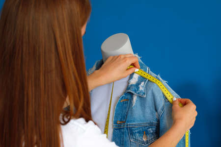 Close up photo of a seamstress at workの写真素材