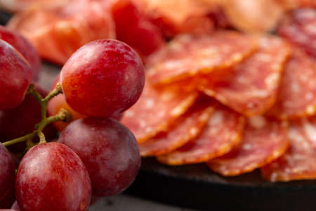 Wooden platter with meat cuts close upの写真素材