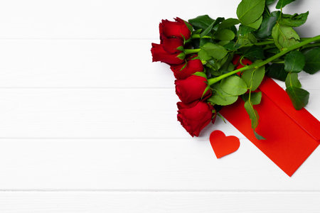 Bouquet of roses and envelope top viewの写真素材