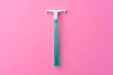 Single disposable razor on pink background top viewの写真素材