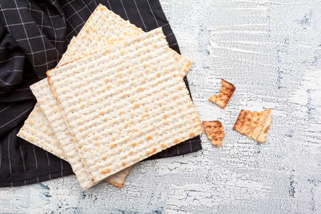 matzo flatbread for Jewish high holiday celebrations on the tableの写真素材