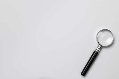 Magnifying glass on color paper background top viewの写真素材