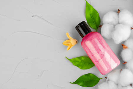 natural cosmetic skincare blank bottle packaging with leaves herbの写真素材