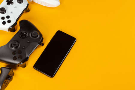 VR Headset on color table backgroundの写真素材