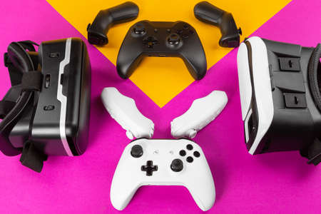 VR Headset on color table backgroundの写真素材