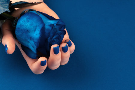 Beautiful woman hands with manicure holding rosesの写真素材