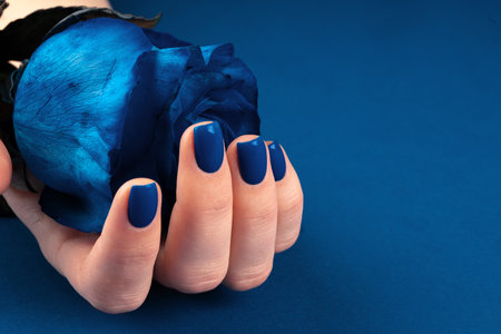 Beautiful woman hands with manicure holding rosesの写真素材