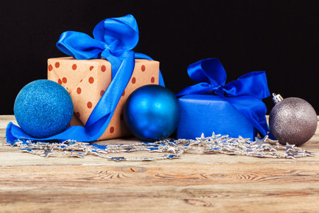 Christmas table decor with a gift boxの写真素材