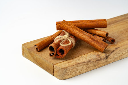 Cinnamon sticks isolated on white background close upの写真素材