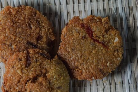 Vada (Vadai, Vadei) is a traditional South indians food. this Hot and spicy fritters are perfect as...