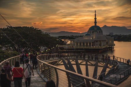 The beautiful floating mosque of Kuching and The Darul Hana Bridge during sunsetのeditorial素材