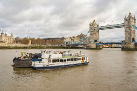 Tower Bridge, London on a Cloudy Dayのeditorial素材