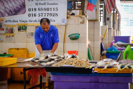 Satok Weekend Market is a wet food market. More specifically, the market is a fresh ingredients market which sells fishes, seafoods and vegetablesのeditorial素材