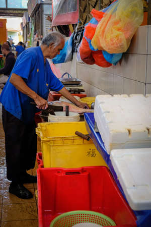 Satok Weekend Market is a wet food market. More specifically, the market is a fresh ingredients market which sells fishes, seafoods and vegetablesのeditorial素材