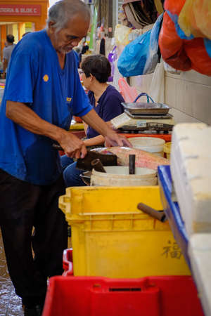 Satok Weekend Market is a wet food market. More specifically, the market is a fresh ingredients market which sells fishes, seafoods and vegetablesのeditorial素材