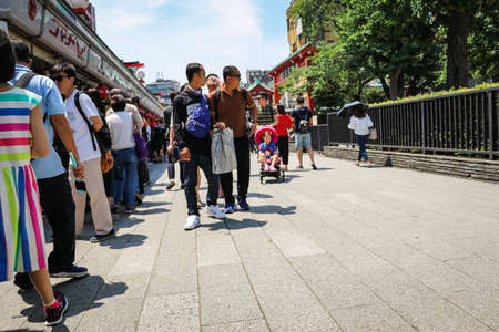 The street view of Asakusa, Tokyo. Asakusa is place where people shops for souvenir and foods in Tokyo.のeditorial素材