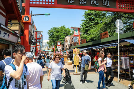 The street view of Asakusa, Tokyo. Asakusa is place where people shops for souvenir and foods in Tokyo.のeditorial素材
