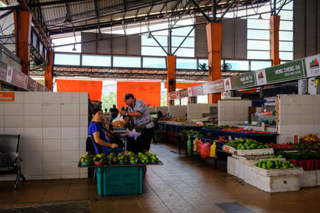 Satok Weekend Market is a wet food market. More specifically, the market is a fresh ingredients market which sells fishes, seafoods and vegetablesのeditorial素材