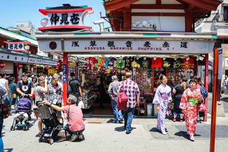 The street view of Asakusa, Tokyo. Asakusa is place where people shops for souvenir and foods in Tokyo.のeditorial素材