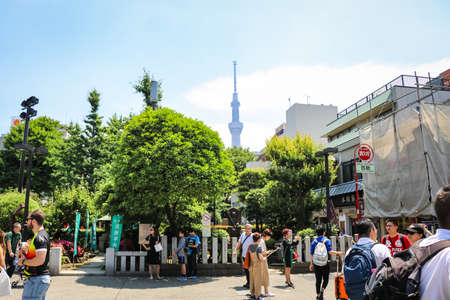 The street view of Asakusa, Tokyo. Asakusa is place where people shops for souvenir and foods in Tokyo.のeditorial素材