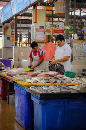 Satok Weekend Market is a wet food market. More specifically, the market is a fresh ingredients market which sells fishes, seafoods and vegetablesのeditorial素材
