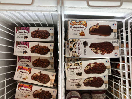 Variety of of Haagen Dazs icecream inside a chillerのeditorial素材