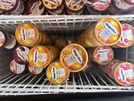 Variety of of Haagen Dazs icecream inside a chillerのeditorial素材