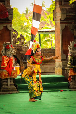 Balinese Traditional Barong Dance. In traditional Barong dance performances, he is portrayed in his struggles against Rangda, it is the popular part of Balinese culture.のeditorial素材