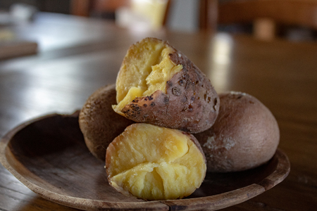 Red potatoes, boiled and cut in half: ready to be user to make fresh gnocchi or mashed potatoesの写真素材