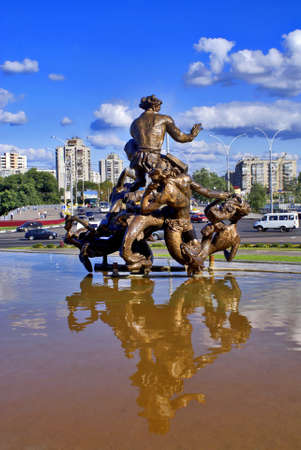 city ex-terrier with sculptural group foreground.のeditorial素材