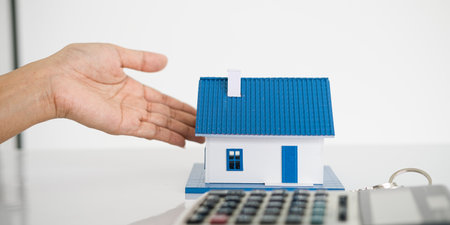real estate agent Delivering sample homes to customers, mortgage loan contracts. Make a contract for hire purchase and sale of a house. and home insurance contracts, home mortgage loan conceptsの写真素材