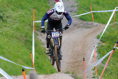 LEOGANG, AUSTRIA - JUN 12: UCI Mountain bike world cup. Participant at the downhill final race on June 12, 2011 in Leogang, Austria.のeditorial素材