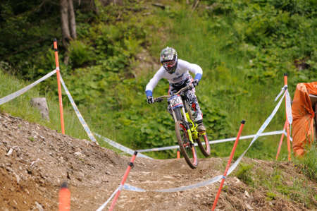 LEOGANG, AUSTRIA - JUN 12: UCI Mountain bike world cup. Troy Brosnan (AUS) at the downhill final race on June 12, 2011 in Leogang, Austria.のeditorial素材